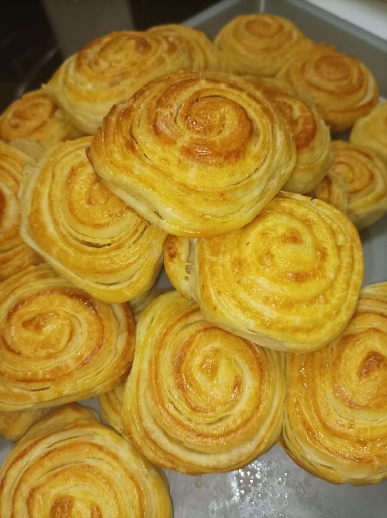 Lisnati pužići sa sirom — Munchies Ketering